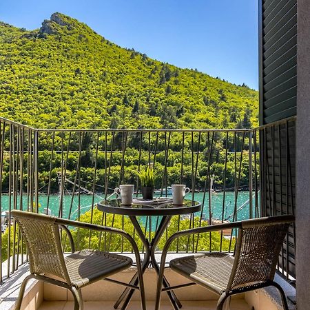 Seafront Villa Andrijana - Happy Rentals Plomin Kültér fotó
