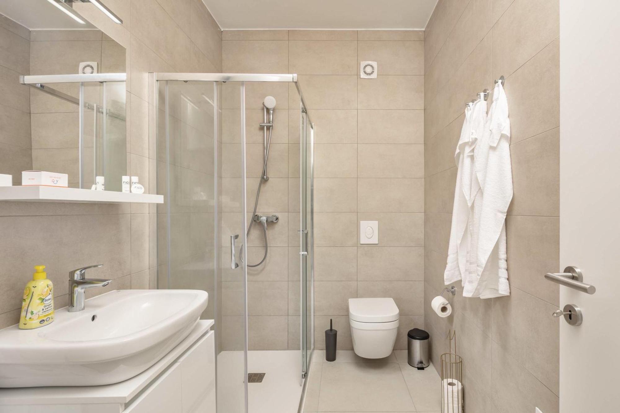Seafront Villa Andrijana - Happy Rentals Plomin Kültér fotó