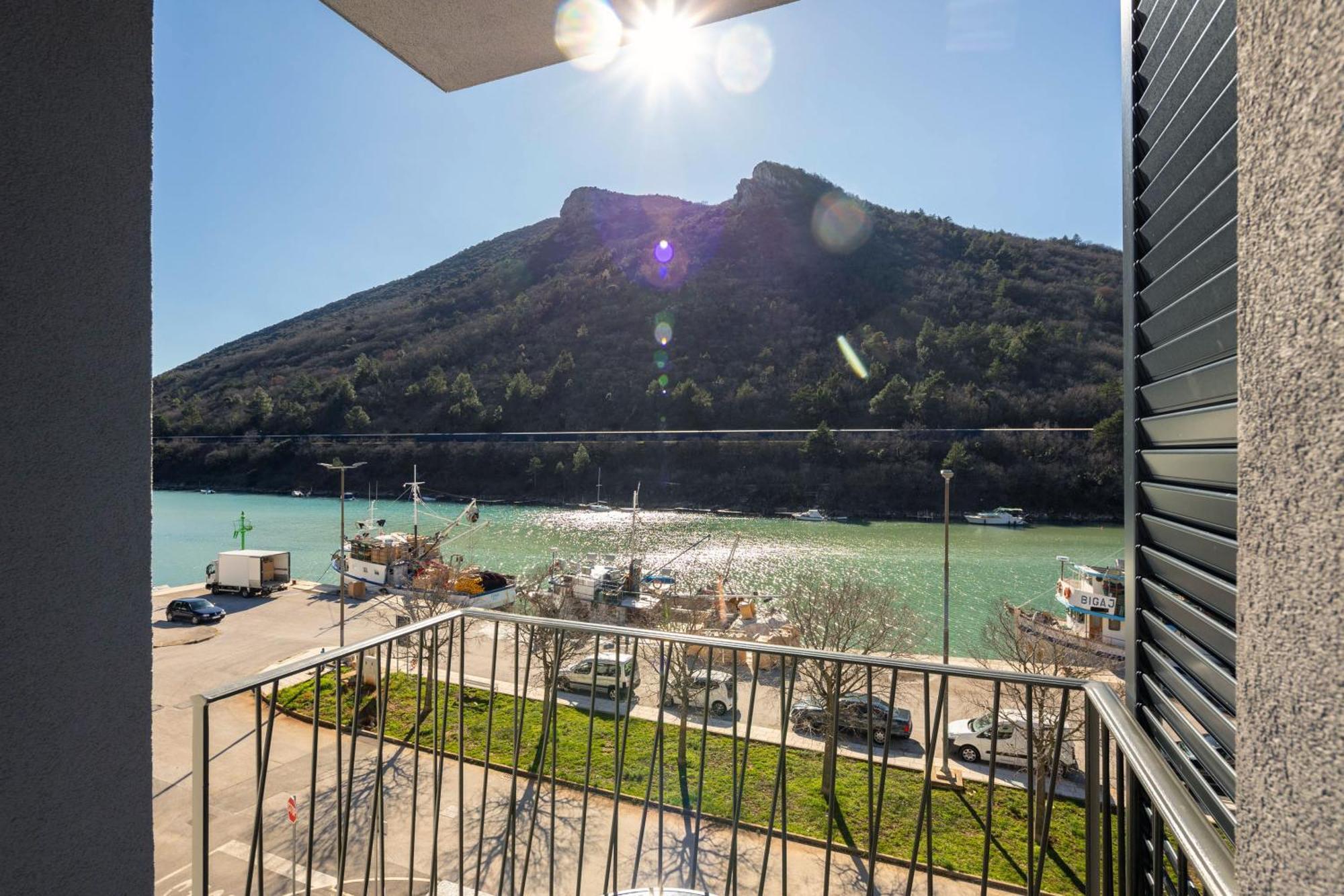 Seafront Villa Andrijana - Happy Rentals Plomin Kültér fotó