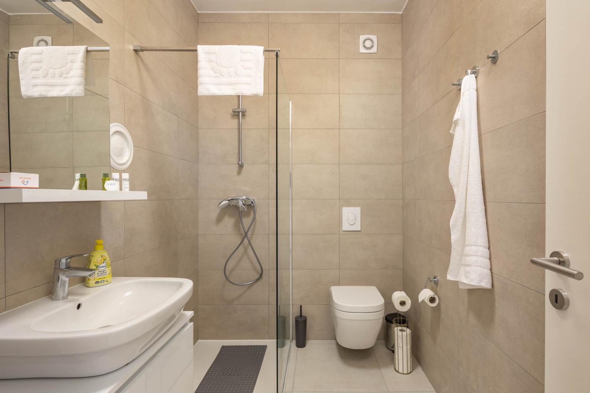 Seafront Villa Andrijana - Happy Rentals Plomin Kültér fotó