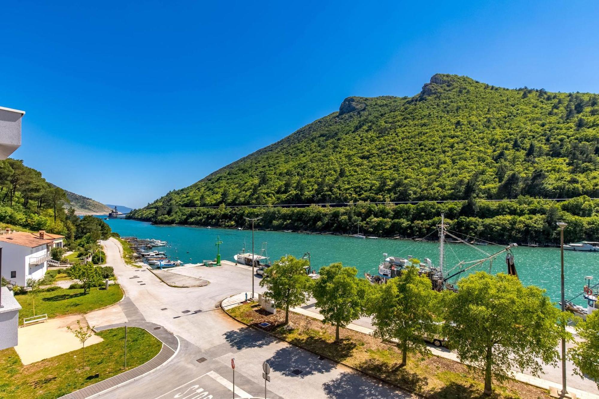 Seafront Villa Andrijana - Happy Rentals Plomin Kültér fotó