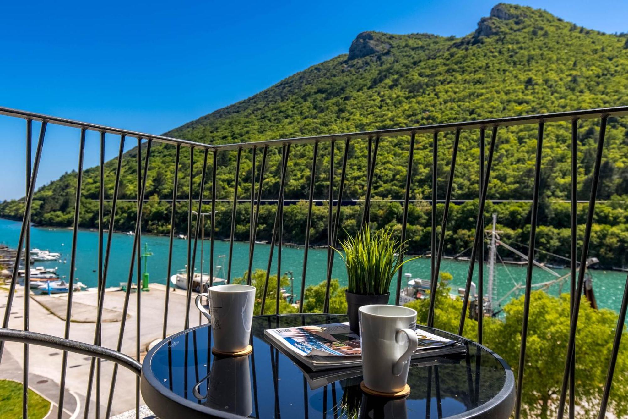 Seafront Villa Andrijana - Happy Rentals Plomin Kültér fotó