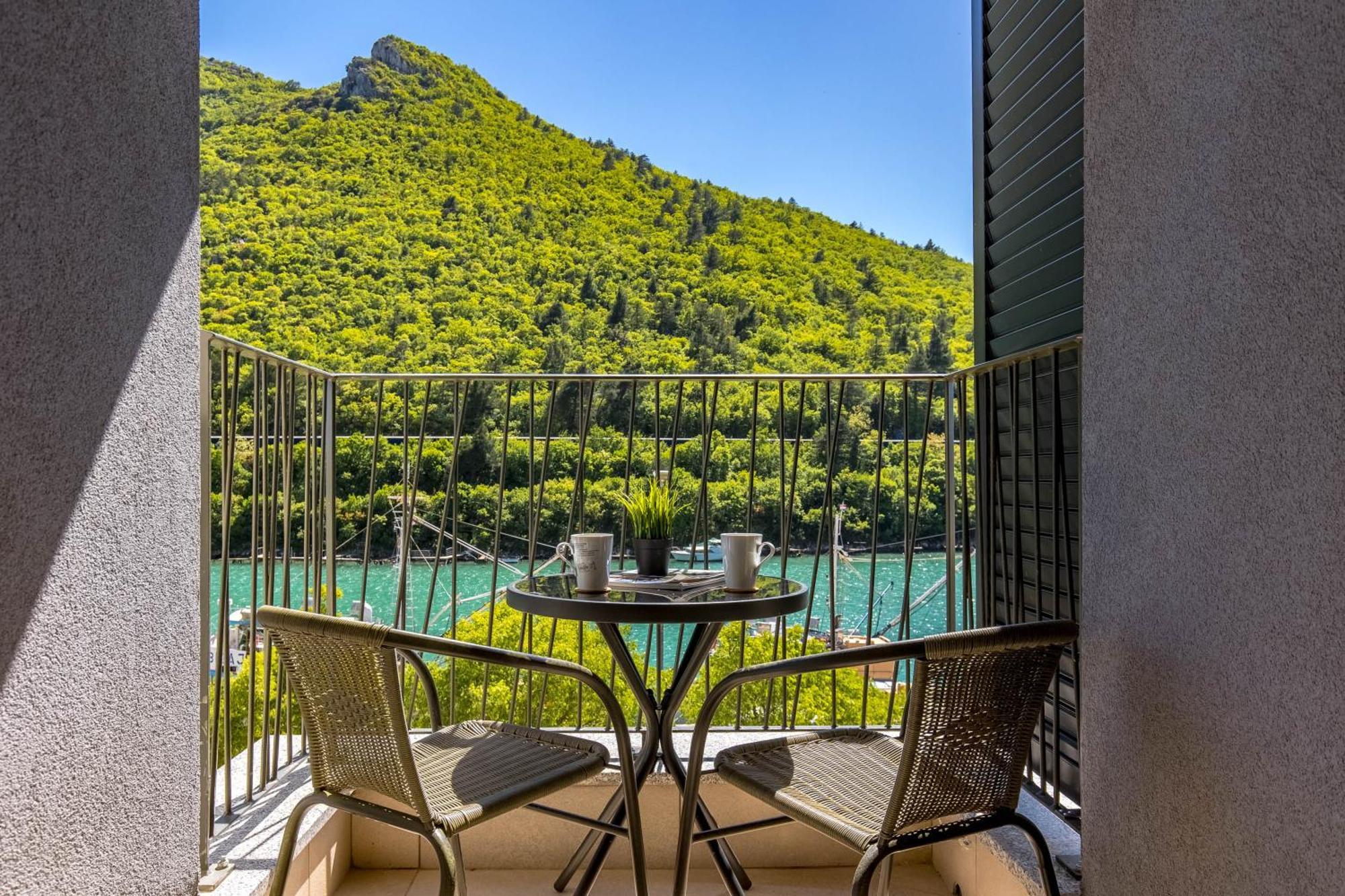 Seafront Villa Andrijana - Happy Rentals Plomin Kültér fotó