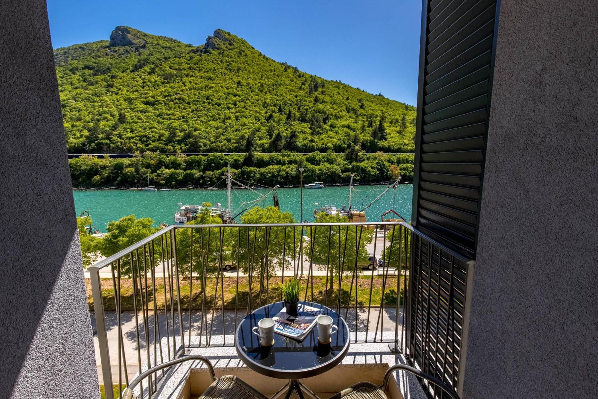 Seafront Villa Andrijana - Happy Rentals Plomin Kültér fotó