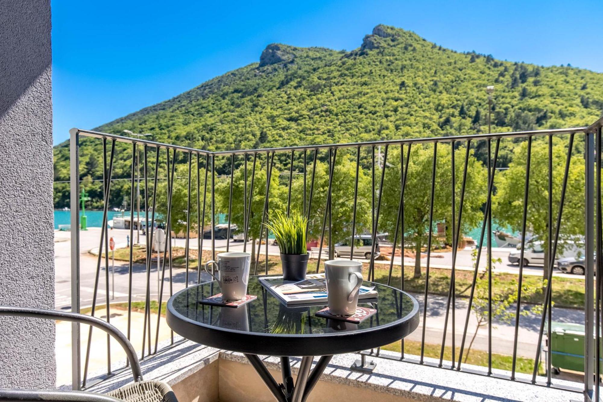 Seafront Villa Andrijana - Happy Rentals Plomin Kültér fotó