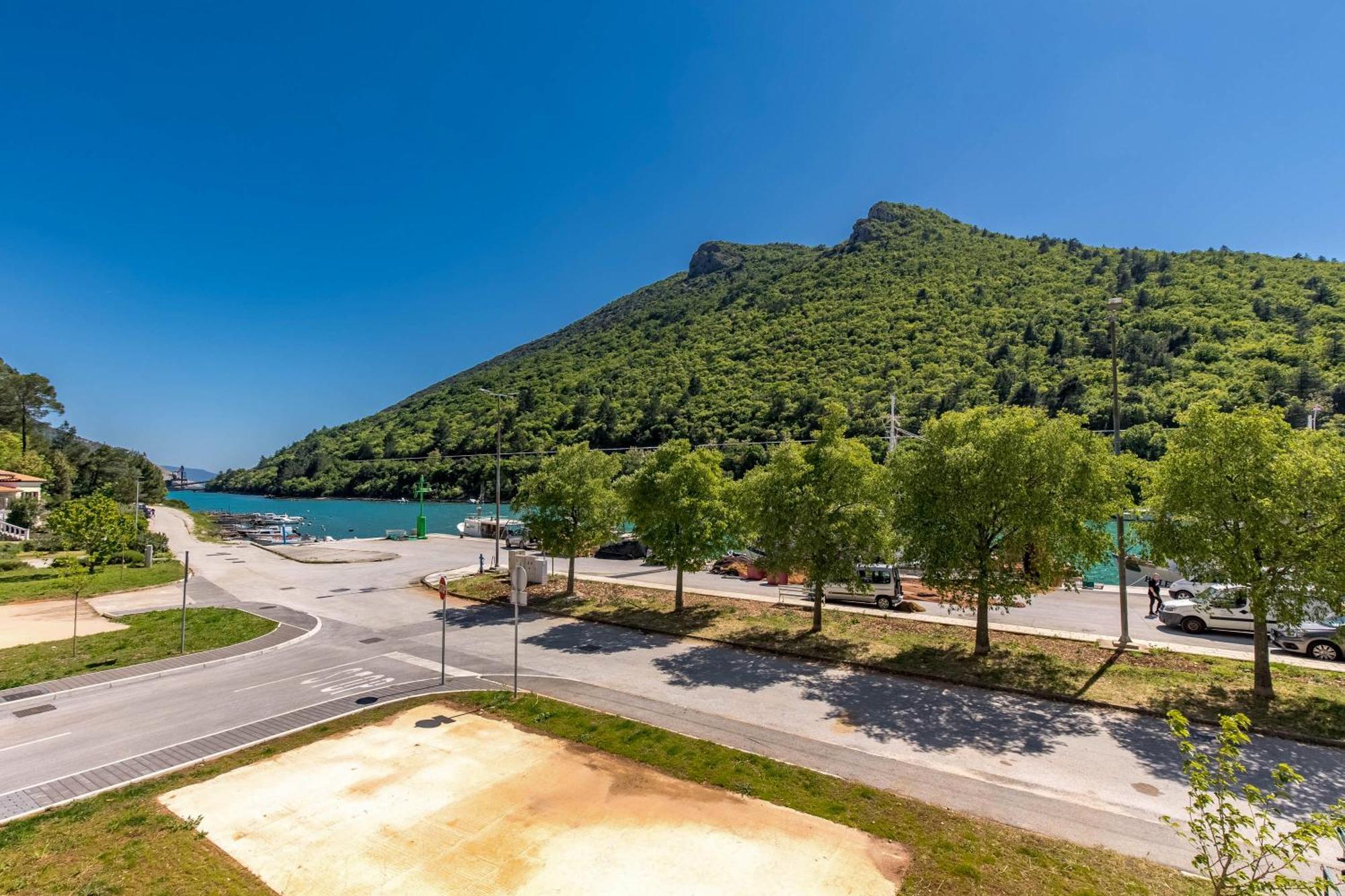 Seafront Villa Andrijana - Happy Rentals Plomin Kültér fotó