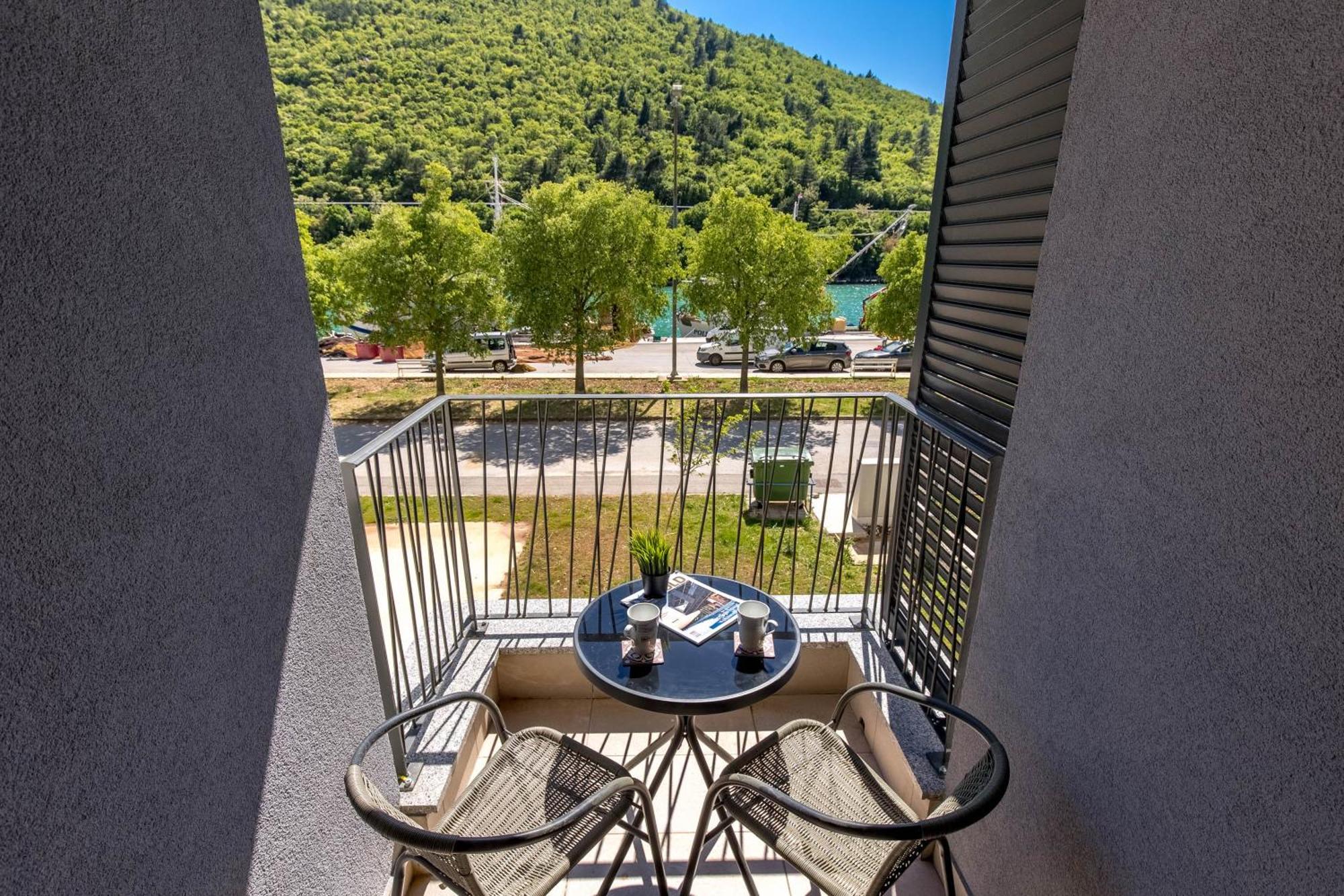 Seafront Villa Andrijana - Happy Rentals Plomin Kültér fotó